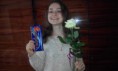 Щасливе обличчя після доставки подарунка